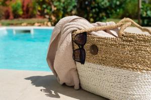 Piscina a Suites Anagani o a prop