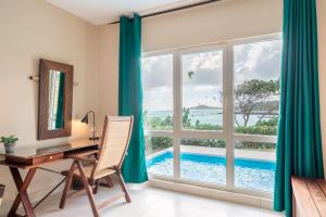 Piscina a Suites Anagani o a prop