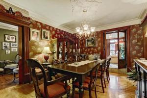 a dining room with a long table and chairs at Auberge J.A Moisan in Quebec City