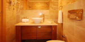 Ένα μπάνιο στο Apartments Goldcity 2+1
