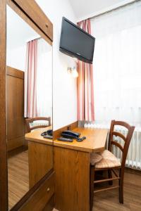 TV a/nebo společenská místnost v ubytování Hotel Alt Bamberg