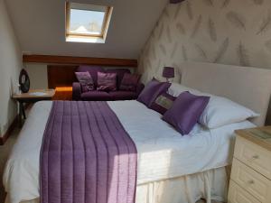 Un pat sau paturi într-o cameră la The Pathway Guesthouse