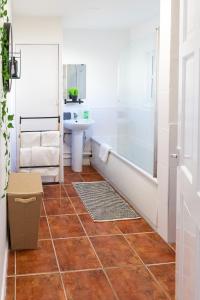 a bathroom with a tub and a sink at Convenient Step-Free Access Apartment with 6 Parking Spaces, Just 2 Minutes from Town in Ryde