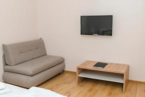 Televízia a/alebo spoločenská miestnosť v ubytovaní Diana Apartments Karlovy Vary