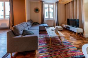 a living room with a couch and a coffee table at Les Antiquaires #CQ in Grenoble