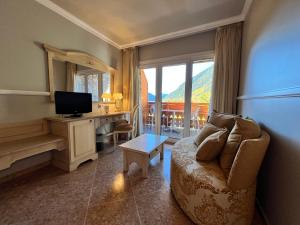 TV a/nebo společenská místnost v ubytování Hotel & SPA Bringué