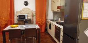 Ett kök eller pentry på Verde & Lago appartamento vicino al lago di Garda
