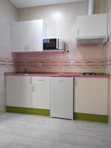 Una cocina o zona de cocina en APARTAMENTO EN OLVERA CON GARAJE