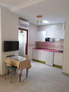 Una cocina o zona de cocina en APARTAMENTO EN OLVERA CON GARAJE