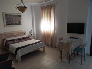 Cama o camas de una habitación en APARTAMENTO EN OLVERA CON GARAJE