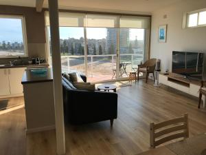 Manly Waterfront Beach Stay電視和／或娛樂中心
