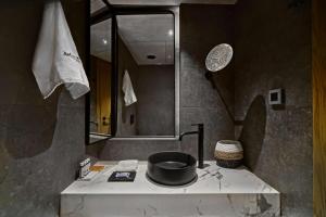 Radisson Blu Zaffron Resort, Santorini的一间浴室