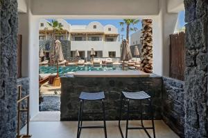 Radisson Blu Zaffron Resort, Santorini内部或周边的泳池