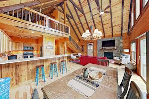 Tenderfoot Lodge