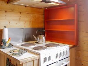 Kuchyň nebo kuchyňský kout v ubytování Holiday home Leirvik I Sogn