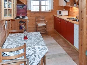 Kuchyň nebo kuchyňský kout v ubytování Holiday home Leirvik I Sogn