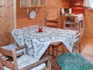 Kuchyň nebo kuchyňský kout v ubytování Holiday home Leirvik I Sogn
