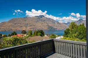 Arawata Lodge - Queenstown Holiday Home
