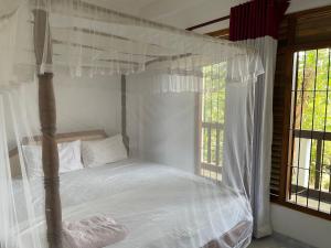 Säng eller sängar i ett rum på Lake View Homestay - Tangalle