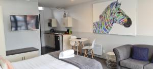 A kitchen or kitchenette at The Wharf Seaview Apartments by AVI