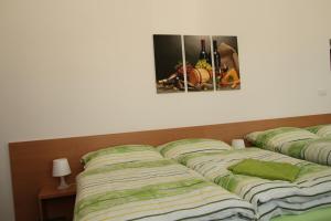 Posteľ alebo postele v izbe v ubytovaní Penzion Bobule