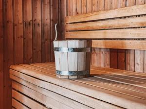a bucket sitting on the edge of a sauna at Hôtel Le Montana in La Tania