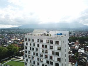 Nespecifikovaný výhled na hory nebo výhled na hory při pohledu z hotelu