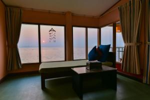 Lareena Resort Koh Larn Pattayaにあるシーティングエリア