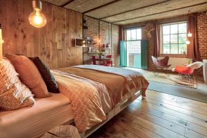 Una cama o camas en una habitación de B&B Bij Tante Toos