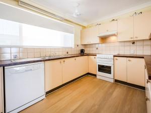 Η κουζίνα ή μικρή κουζίνα στο Camawood 2 +8 φωτογραφίες