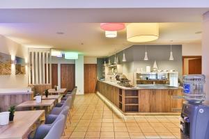Kuchyň nebo kuchyňský kout v ubytování City-Hotel-Wolgast