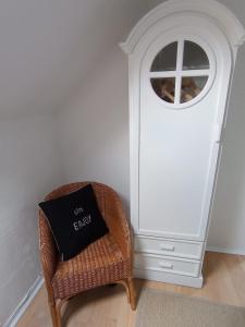 A seating area at Gîte Le Cocon Ay-Champagne proche Epernay