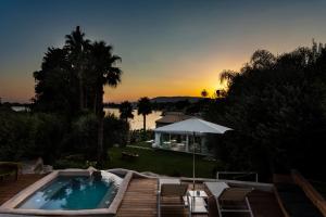 Bazén v ubytování Calapetra Resort nebo v jeho okolí