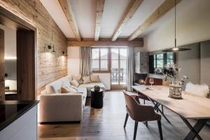 a living room with a table and a couch at Thomanhof Chalet-Appartement in Saalfelden am Steinernen Meer