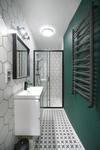 Ένα μπάνιο στο Apartamenty 110 Okrąglak Stronie Śląskie +32 φωτογραφίες