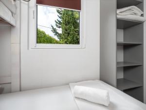 Salve Croatia Mobile Homes in Amadria Park Trogir客房内的一张或多张床位