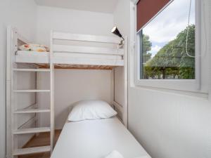 Salve Croatia Mobile Homes in Amadria Park Trogir客房内的一张或多张床位
