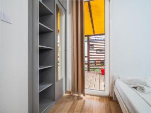 Salve Croatia Mobile Homes in Amadria Park Trogir客房内的一张或多张床位