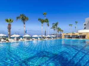 Piscina di Alexander The Great Beach Hotel o nelle vicinanze