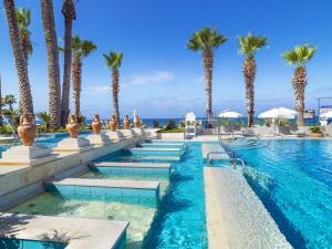 Piscina di Alexander The Great Beach Hotel o nelle vicinanze
