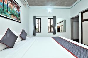 Ліжко або ліжка в номері Hotel Du Palais - Auroville Beach
