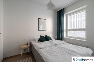 a bedroom with a bed and a window at 2ndhomes Tampere "Areena" Apartment in Tampere