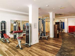 Fitness centrum a/nebo fitness zařízení v ubytování Alexander The Great Beach Hotel