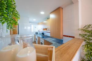 Kuchyň nebo kuchyňský kout v ubytování Apartamento con vistas al mar en Manilva Playa