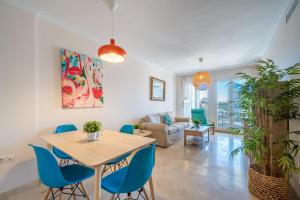 Posezení v ubytování Apartamento con vistas al mar en Manilva Playa