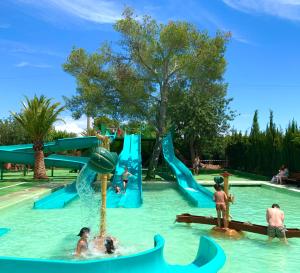 Bazén v ubytovaní Camping & Resort La Torre del Sol alebo v jeho blízkosti