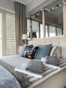 Postel nebo postele na pokoji v ubytování Biały Apartament Hampton w Playa Baltis