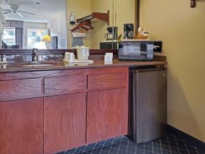 a kitchen with a counter with a microwave and a sink at Quality Inn Santa Nella on I-5 in Santa Nella