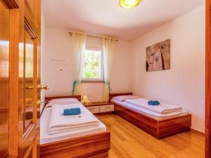 Postel nebo postele na pokoji v ubytování Apartment in Dramalj near the Sea