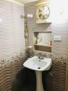 Um banheiro em Al-Noor Cottage